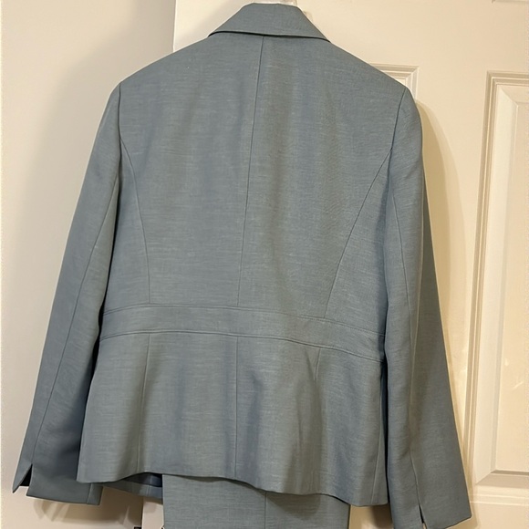 Pale Gray Vintage 2 Piece Single Breasted Pantsuit w Pearlized Buttons - Picture 6 of 7